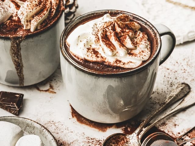 Chocolat à la crème chantilly